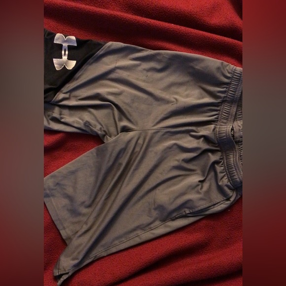 Under Armour Shorts - Picture 1 of 1